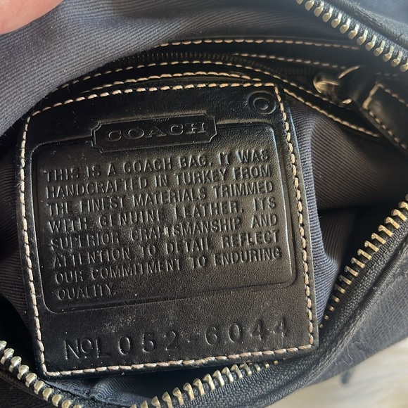 Coach small shoulder bag in black - Picture 3 of 4